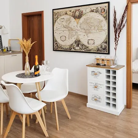 Diamond In Old Town With Free Parking * ברטיסלאבה