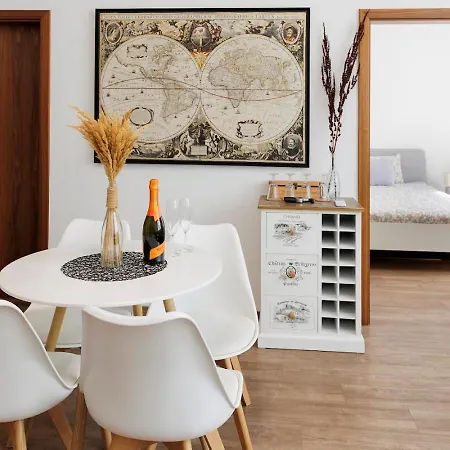 Diamond In Old Town With Free Parking Appartement Bratislava