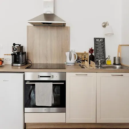Diamond In Old Town With Free Parking Appartement Bratislava