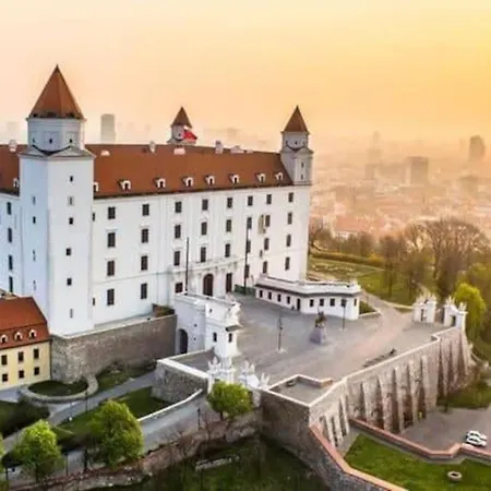 Diamond In Old Town With Free Parking *