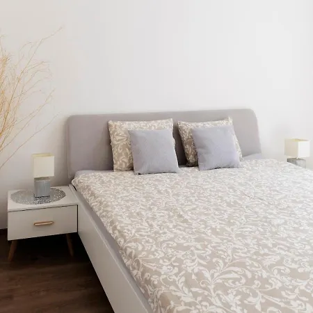 Diamond In Old Town With Free Parking Apartamento