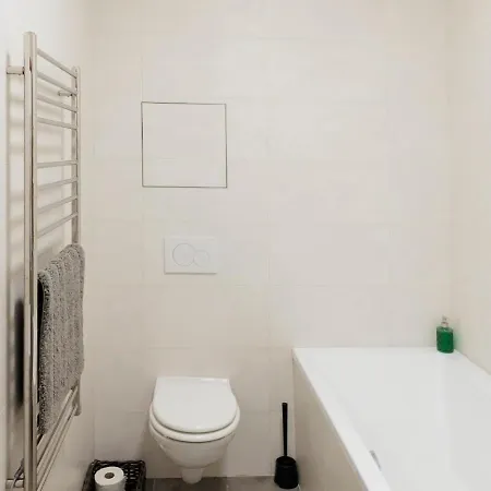 Diamond In Old Town With Free Parking Apartamento Bratislava