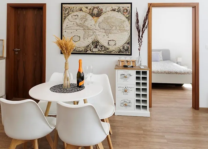 Diamond In Old Town With Free Parking شقة براتسيلافا