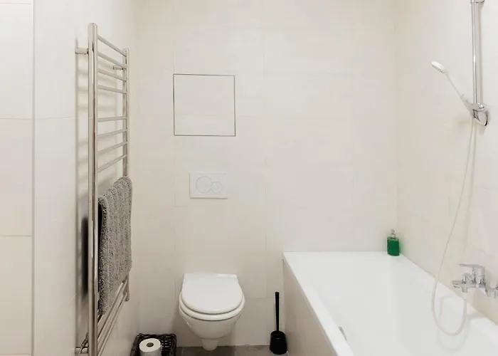 Diamond In Old Town With Free Parking شقة براتسيلافا